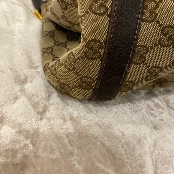 Gucci Vintage Abbey Shoulder Bag. Originally purchased from Gucci Toronto - Picture 7 of 12